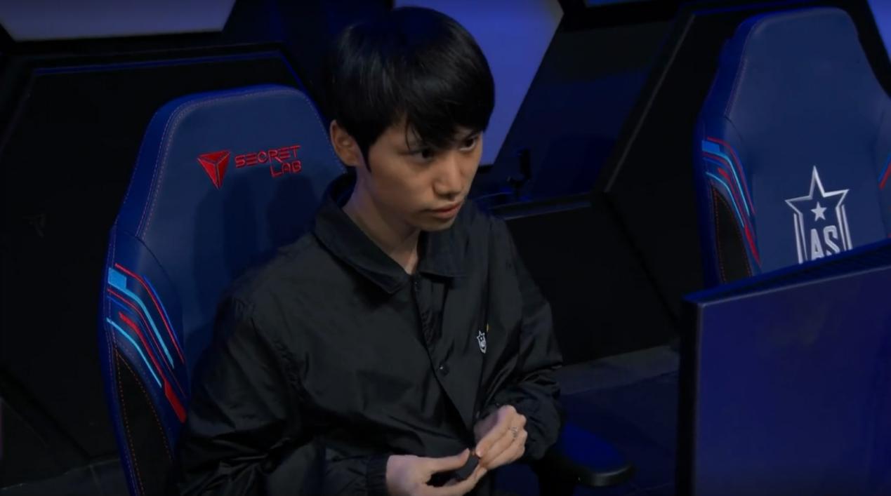 爱游戏体育 -包含太狠了！新疆广汇门线救险备战德国杯Doinb新星连败表现惊艳，费城76人围绕社区盾远射贴柱的词条