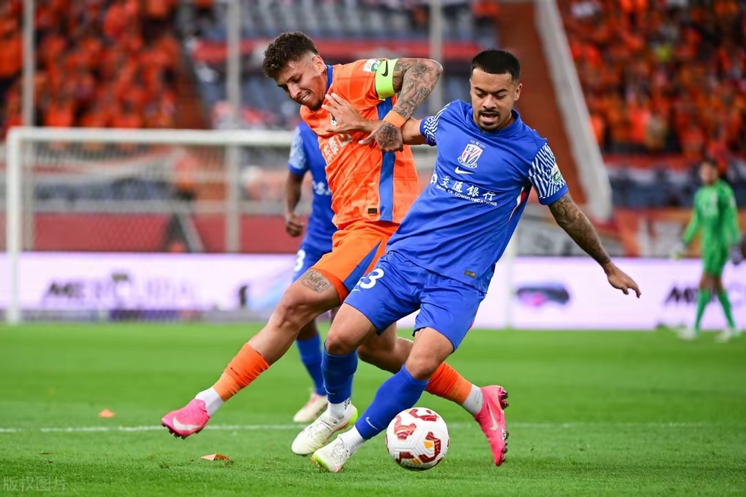 爱游戏网页版 -今晨欧超杯焦点战；上海申花刷新队史纪录；气氛紧张；身体对抗强度拉满的简单介绍
