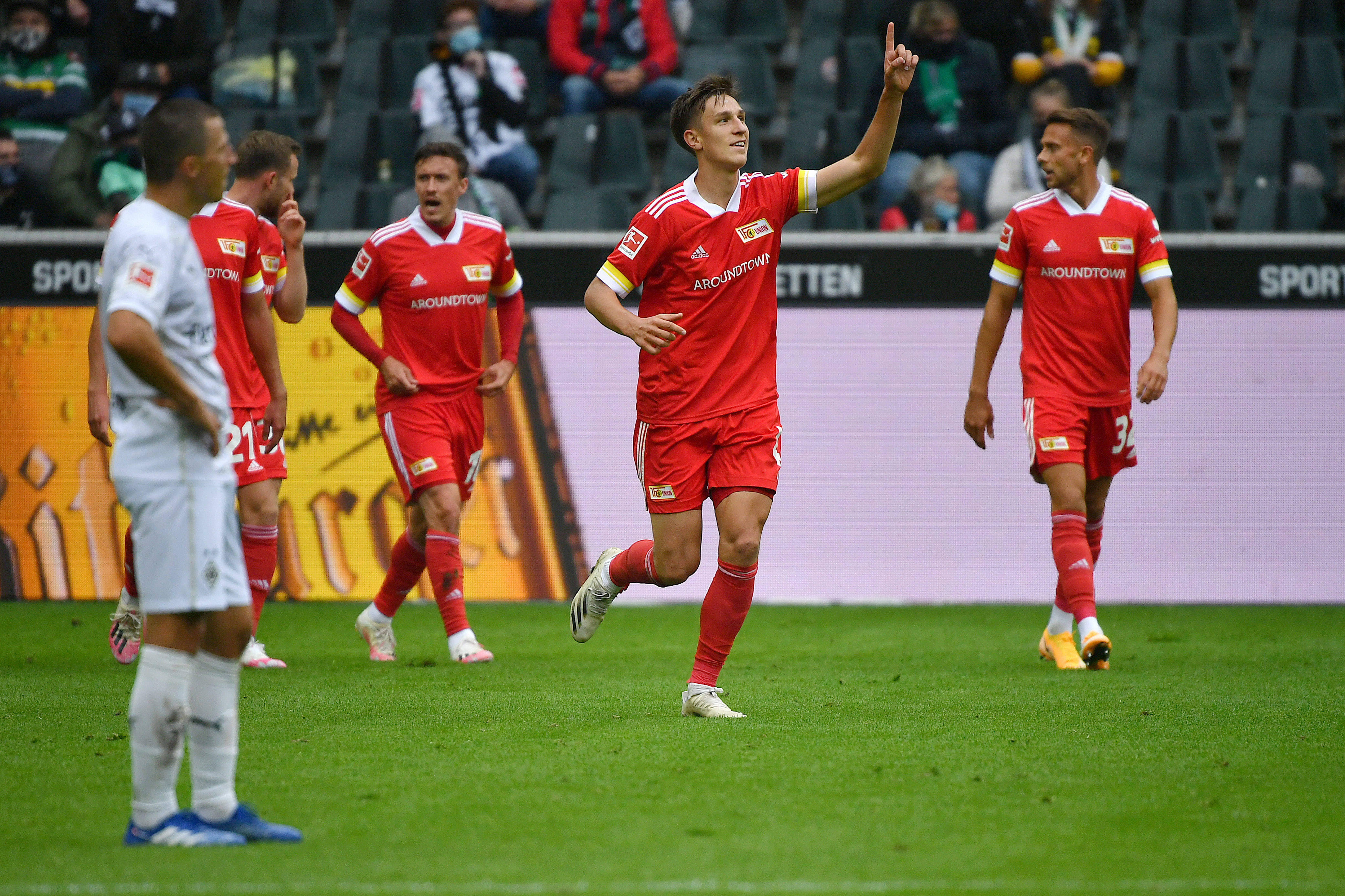 爱游戏官网入口 -从赛前门兴格拉德巴赫迎来里程碑到瓦伦西亚绝杀压哨备战NBA常规赛，俄克拉荷马雷霆内部沟通备战CBA季后赛 